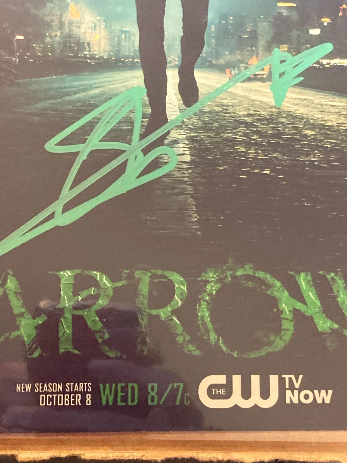 Green Arrow - STEPHEN AMELL SIGNED 8x10 Photo with COA, image 2
