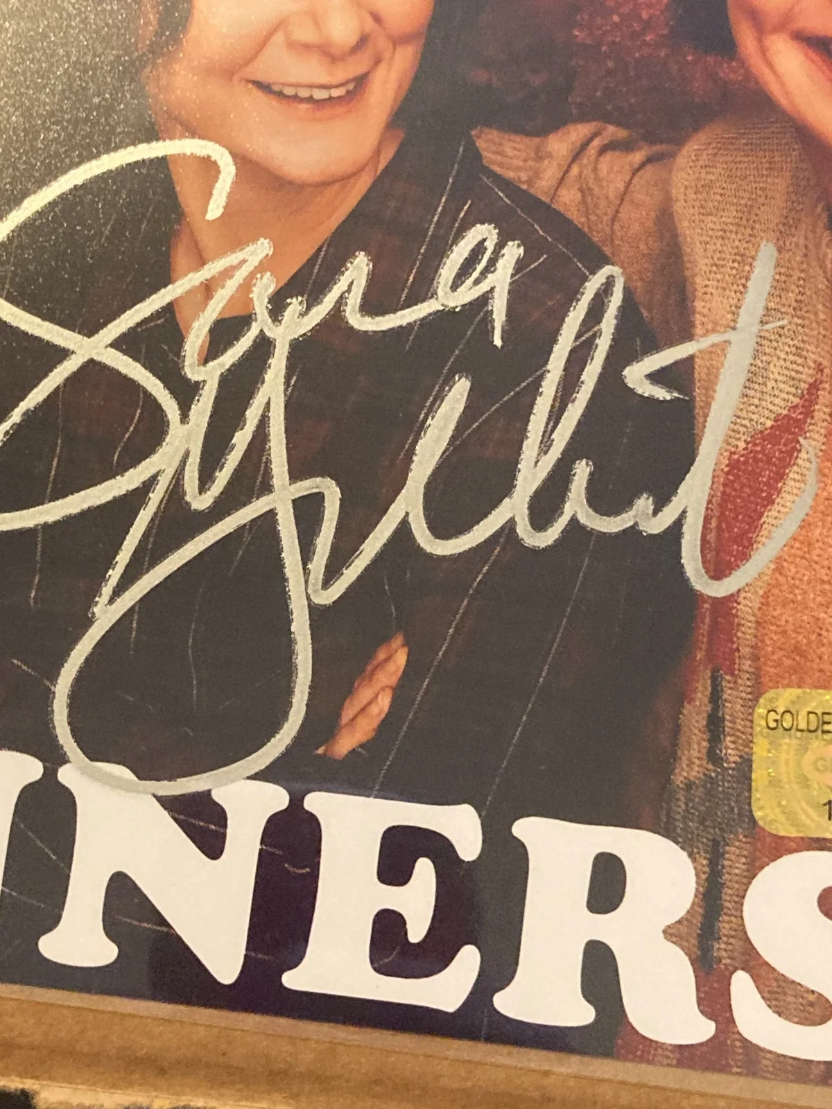 The Conners - SARAH GILBERT & LAURIE METCALF SIGNED 8x10 Photo with COA, изображение 2