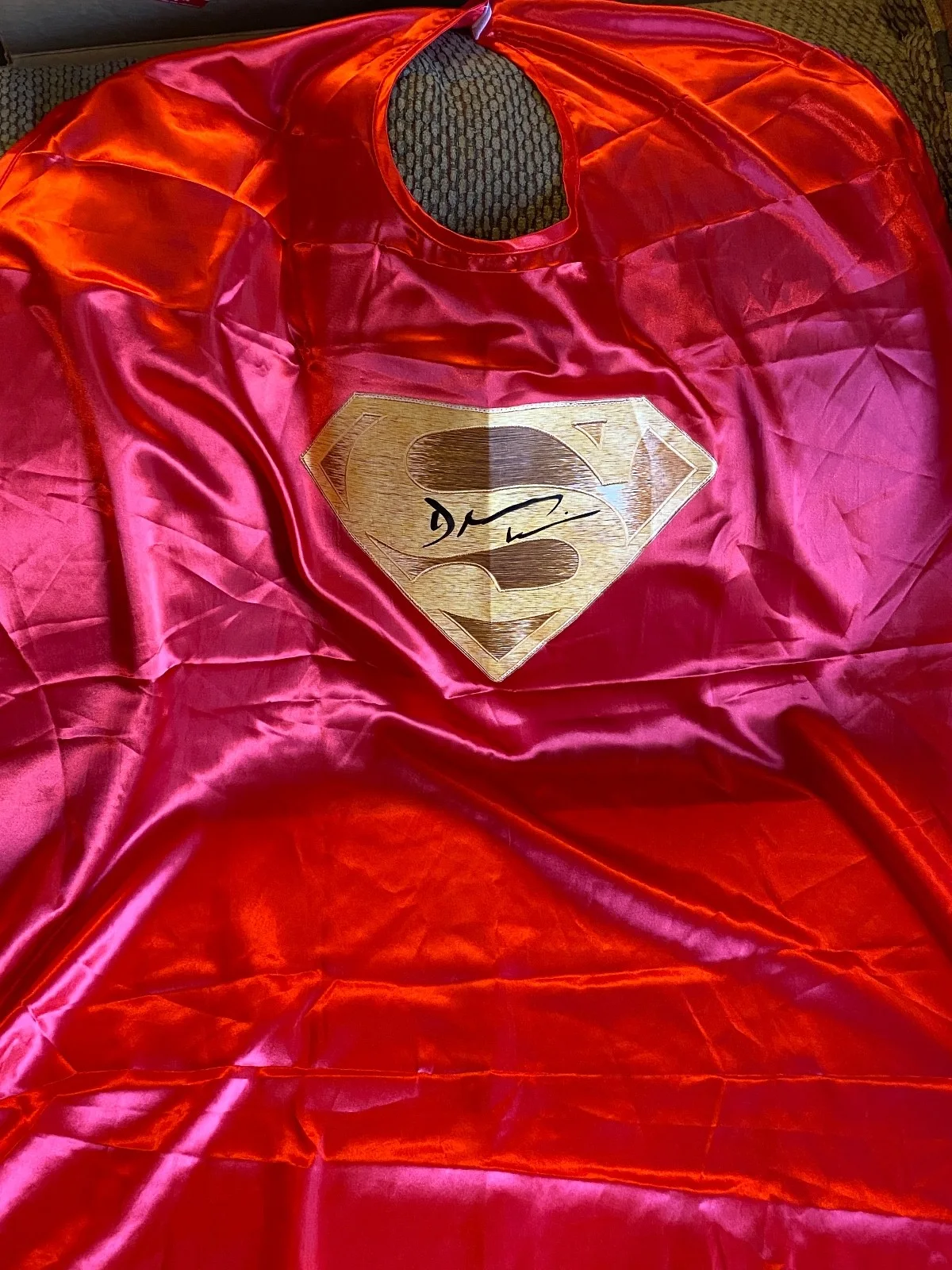 Dean Cain — Dean Cain Signed Superman Gold Logo Cape Auto JSA, image 3