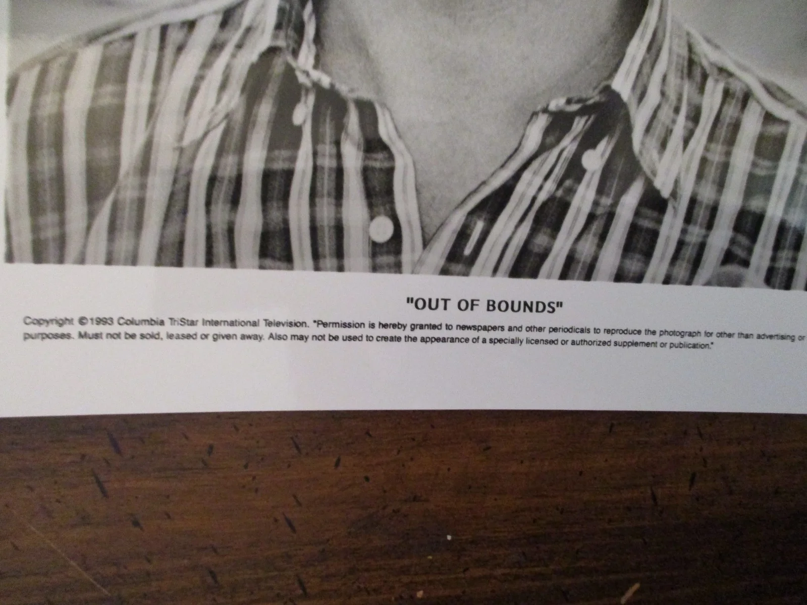 Richard Tuggle ("OUT OF BOUNDS")1993 8 x 10 Glossy Black and White Press Photo, изображение 2