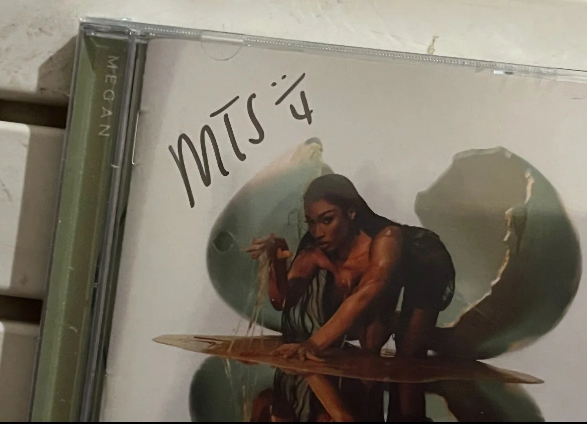 MEGAN THEE STALLION — Megan Thee Stallion White Edition SIGNED cd- IN HAND, image 3