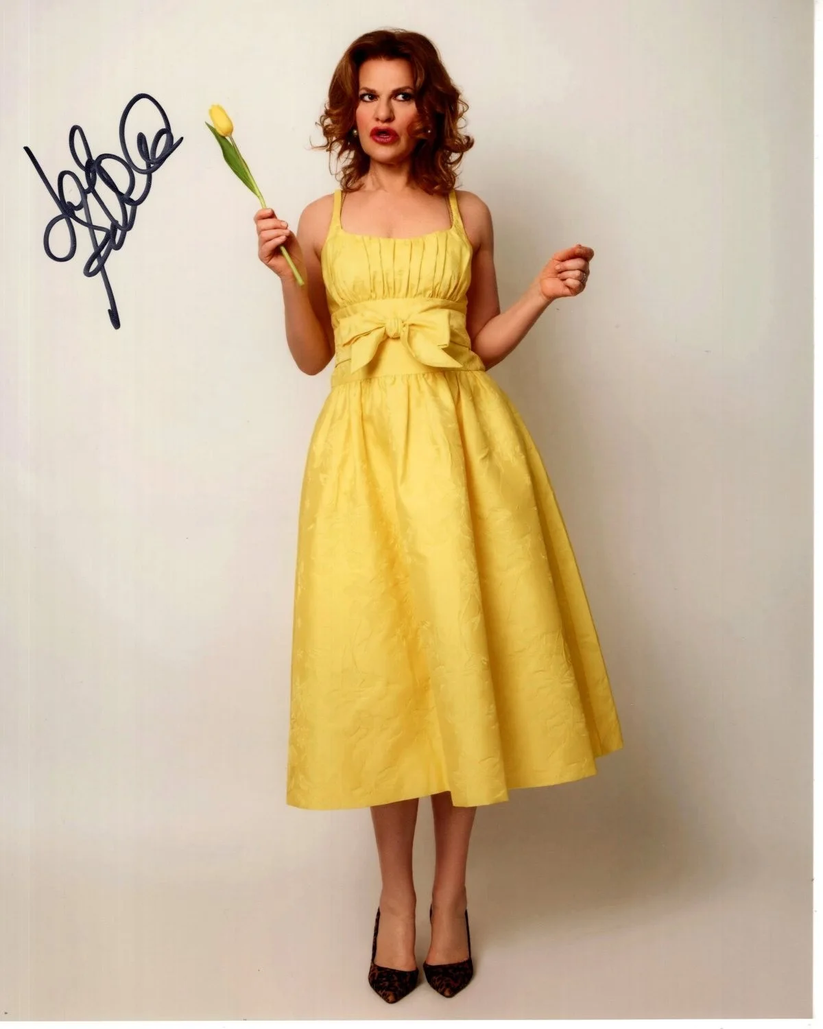 Sandra Bernhard — SANDRA BERNHARD Signed 8x10 Photo w/ Hologram COA