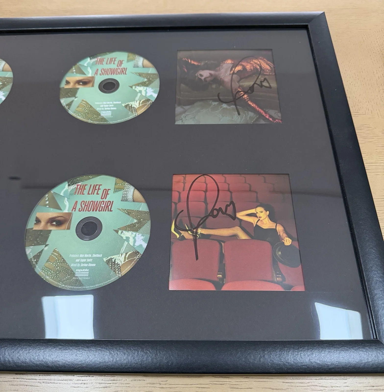 Taylor Swift The Life of a Showgirl CD Signed Autograph Photos 1 2 3 4 Framed ✅✅, изображение 4