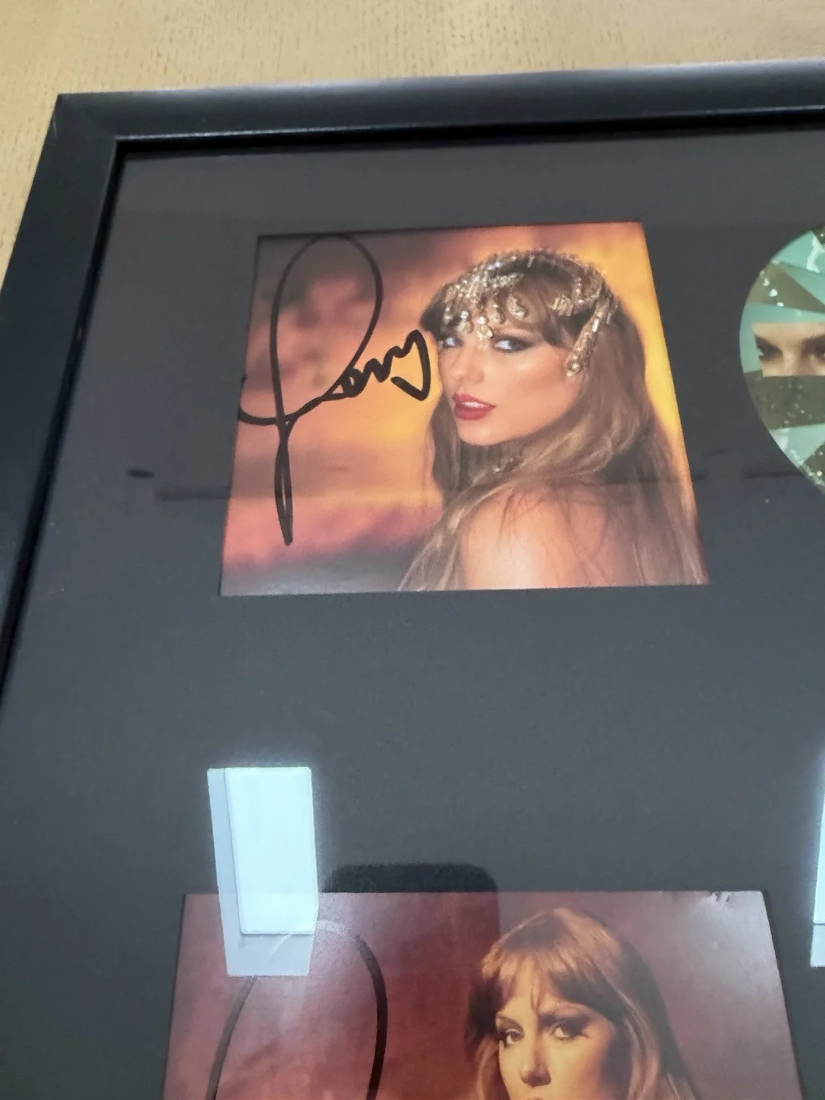 Taylor Swift The Life of a Showgirl CD Signed Autograph Photos 1 2 3 4 Framed ✅✅, изображение 5