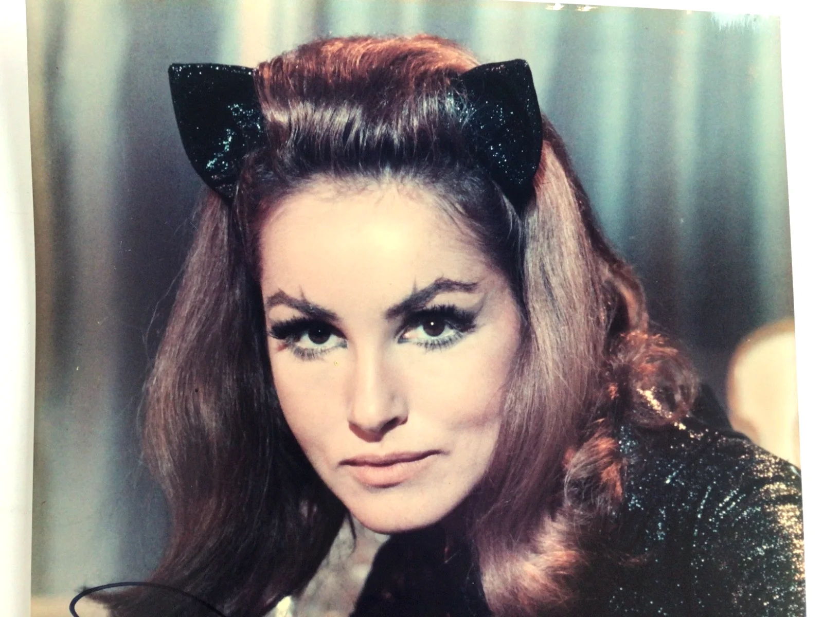 Julie Newmar — Julie Newmar Signed Color Photograph 8x10 w/ Hollywood Stars COA Batman Catwoman, изображение 2