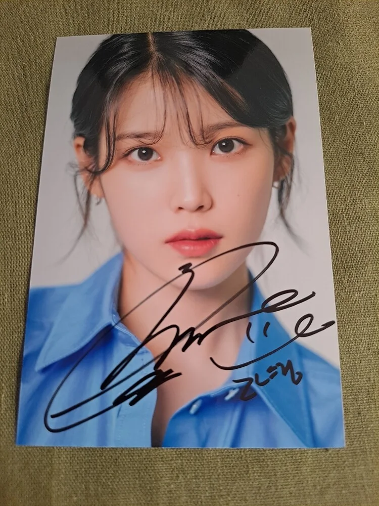 IU Lee Ji Eun Autographed Signed Photo Autographs Collectibles 4*6 2022, image 2