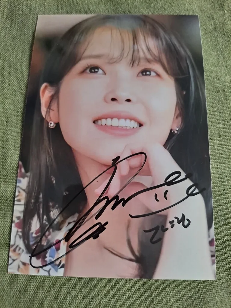 IU Lee Ji Eun Autographed Signed Photo Autographs Collectibles 4*6 2022, image 3