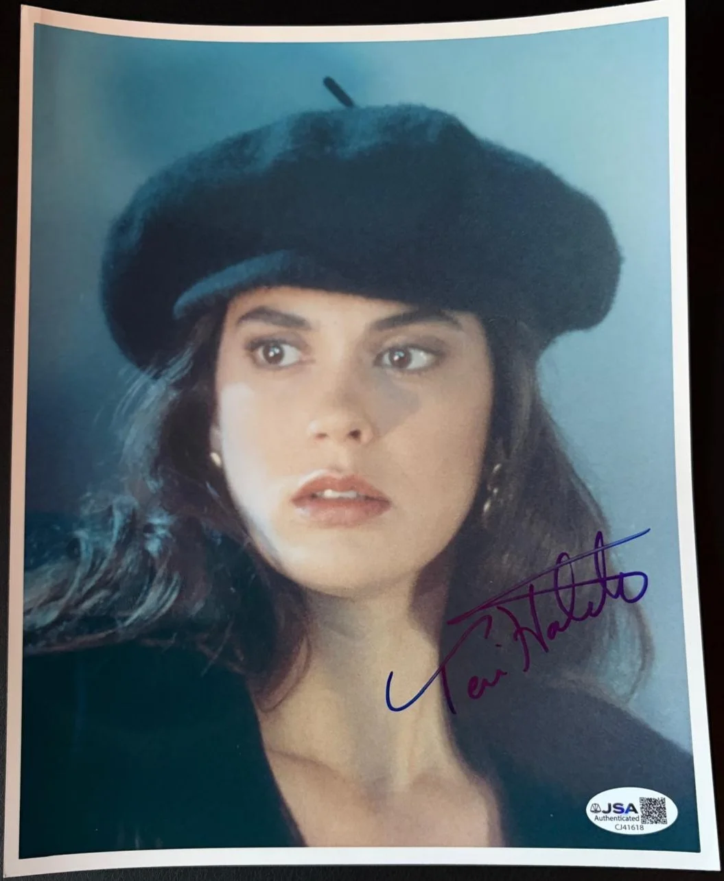 Tei Hatcher — TERI HATCHER SIGNED 8X10 PHOTO LOIS & CLARK THE NEW ADVENTURES OF SUPERMAN JSA B