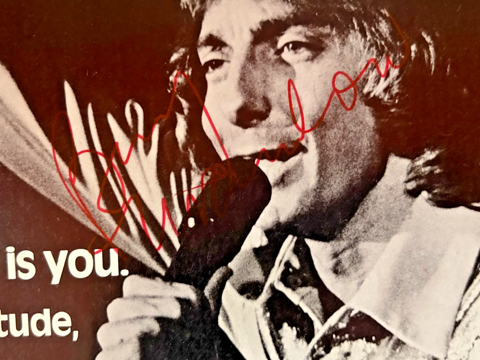 Barry Manilow — BARRY MANILOW SIGNED 11X14 MAGAZINE PAGE THE MIRACLE IS YOU WITH GRATITUDE PSA, image 2