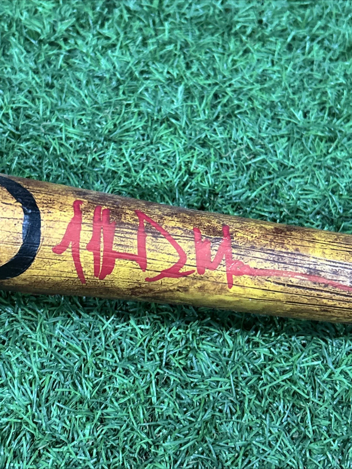 Jeffrey Dean Morgan — Jeffrey Dean Morgan Signed Movie Prop Walking Dead Bat (Lucille) w/ Inscription, изображение 2