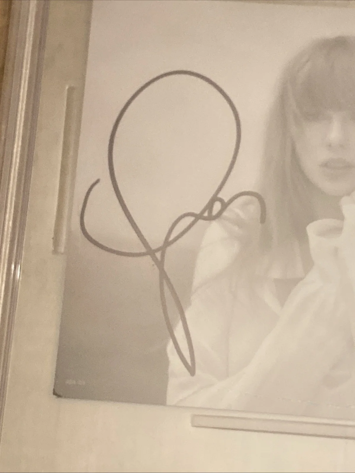 Taylor Swift "The Tortured Poets Department" Autographed CD Insert! PSA Slabbed, изображение 3