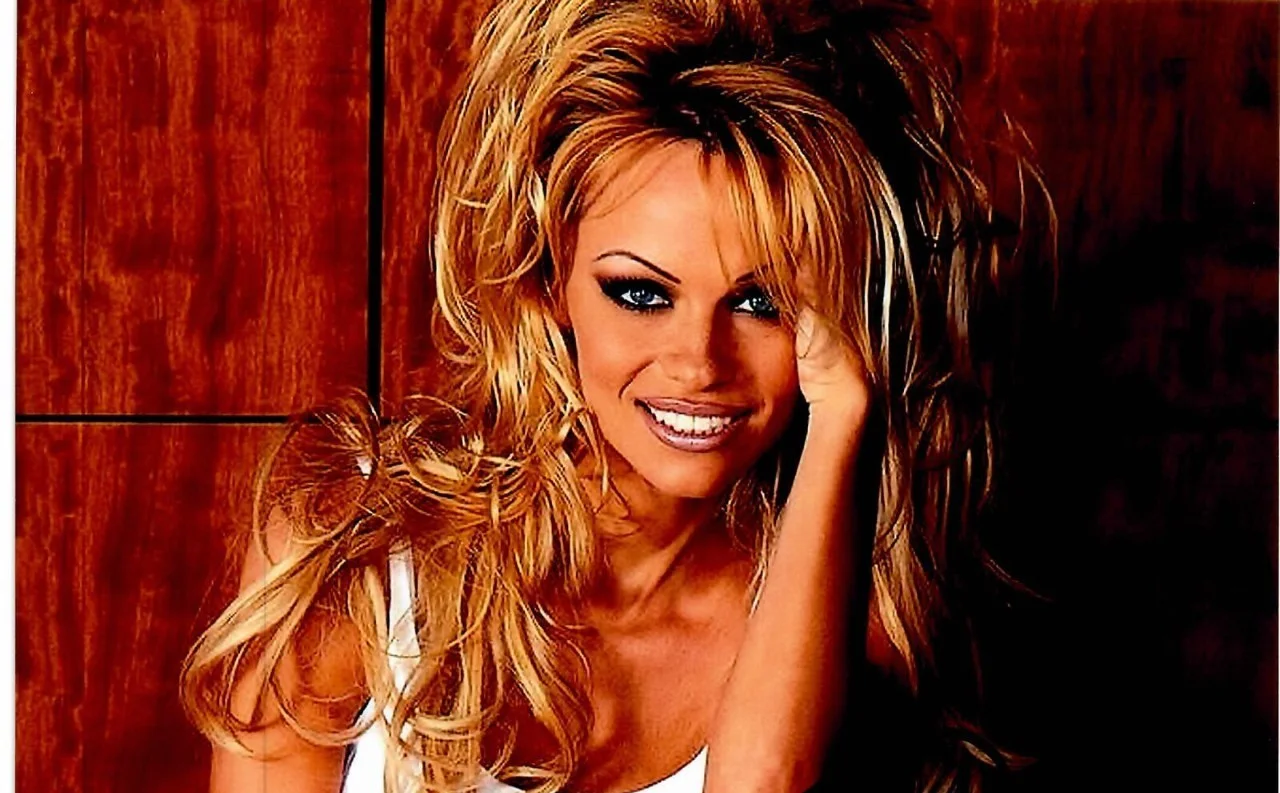 Pamela Anderson — Pamela Anderson Barb Wire Movie Actress Hollywood Signed 8 x 10 Photo TTM COA, изображение 3