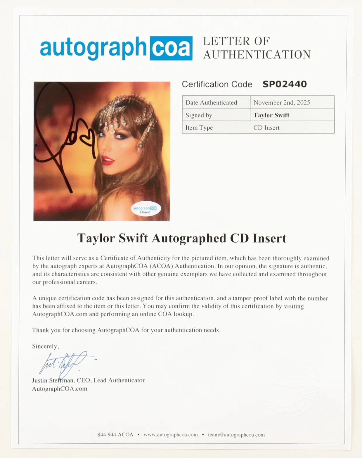 Taylor Swift Signed 'The Life of a Showgirl' CD Insert in an 8"x13" Frame (AOCA), изображение 4