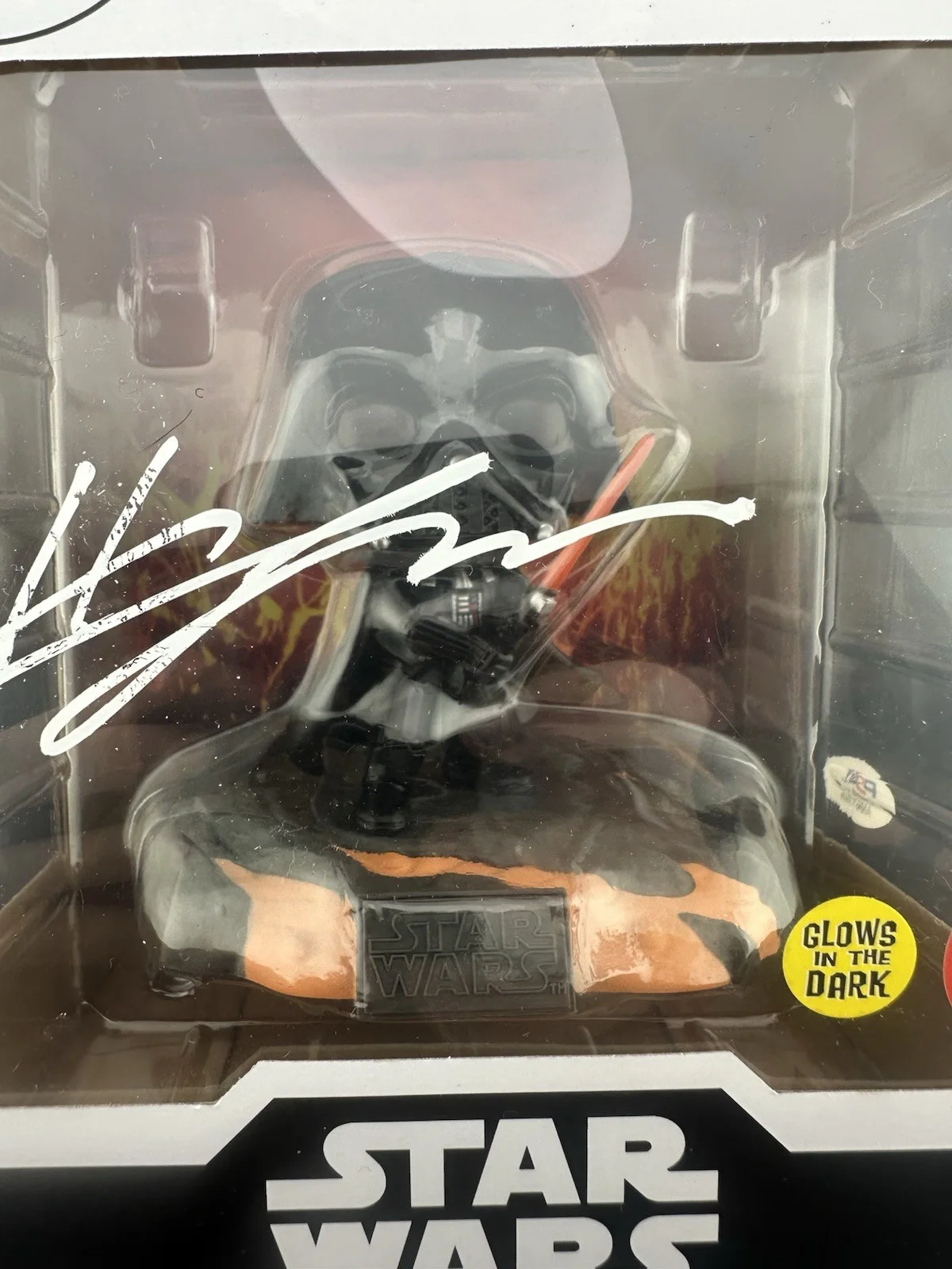 Hayden Christensen — HAYDEN CHRISTENSEN SIGNED XL DARTH VADER STAR WARS FUNKO POP #523 - PSA/DNA COA, image 2