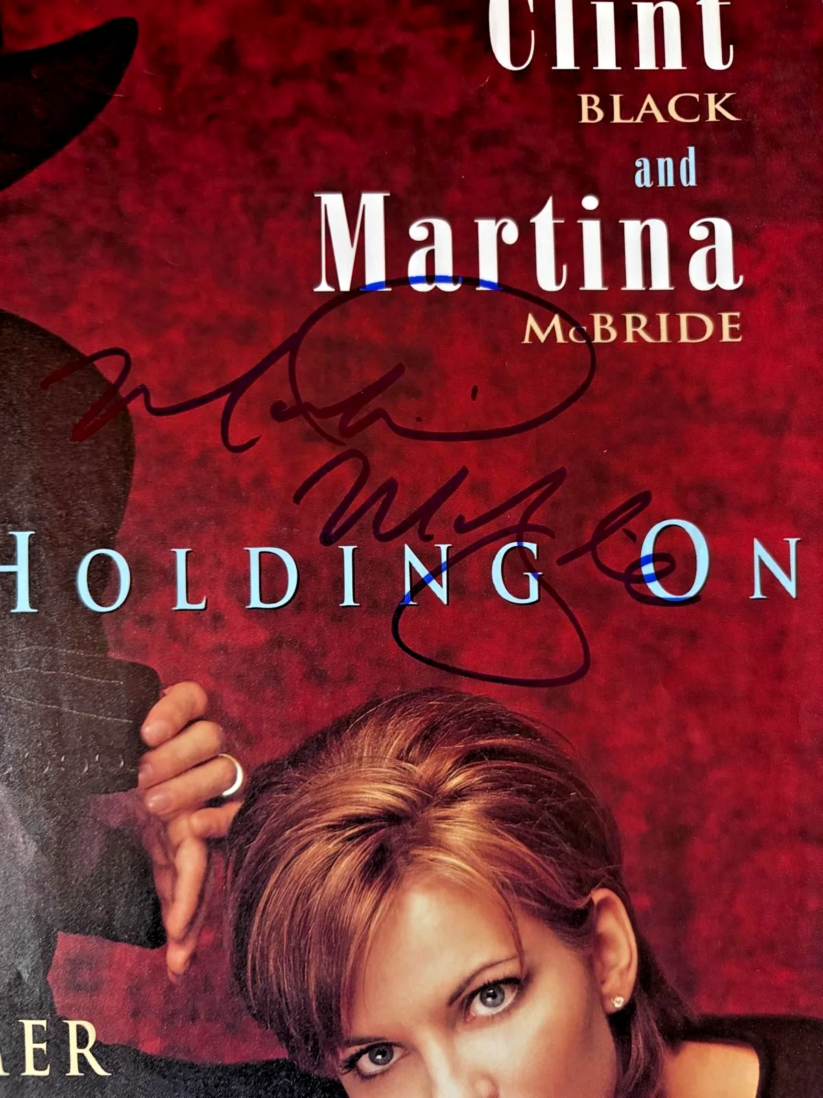 Martina Mcbride — MARTINA MCBRIDE SIGNED AUTOGRAPHED 11X14 MAGAZINE PAGE STILL HOLDING ON PSA COA, изображение 2
