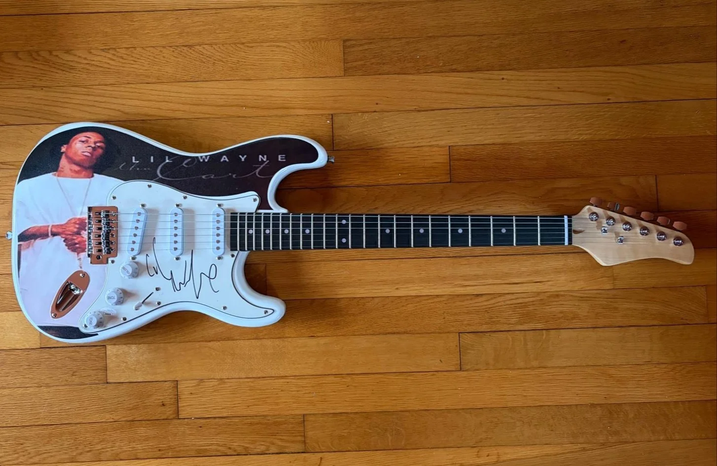 Lil Wayne — LIL WAYNE SIGNED AUTOGRAPHED STRATOCASTER GUITAR LOLLIPOP DR. CARTER A MILLI JSA, image 2
