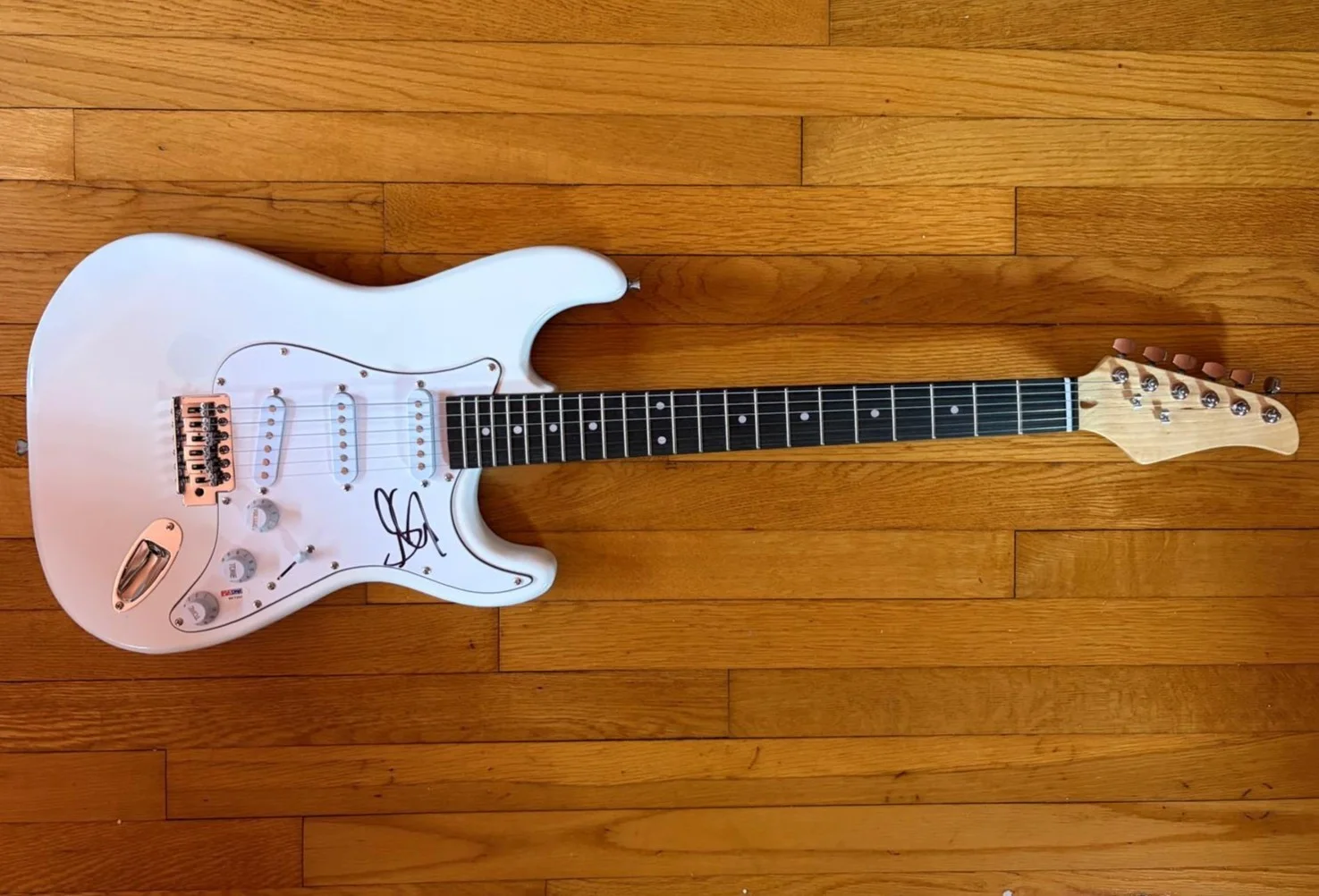 Steven Tyler — STEVEN TYLER SIGNED AUTOGRAPH ELECTRIC GUITAR AEROSMITH JOE PERRY DREAM ON PSA A, изображение 2