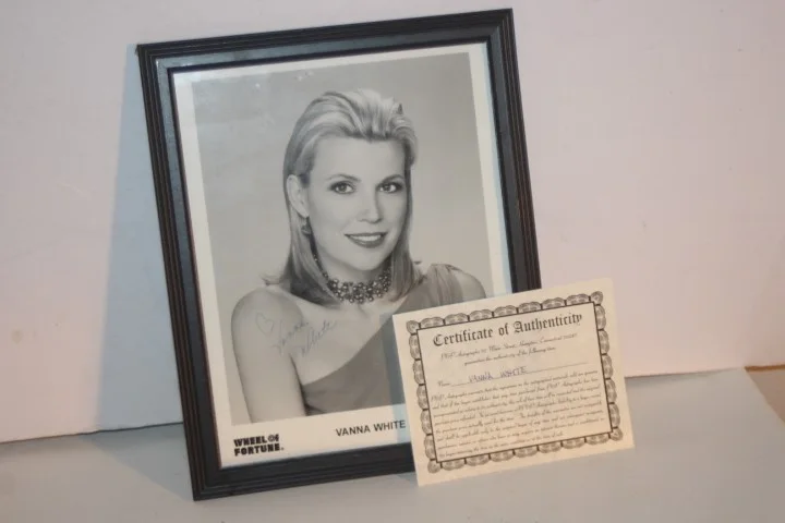 Vanna White — Vanna White Autographed 8 x 10 Glossy black and white Photo with COA