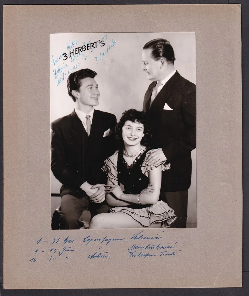 "Magda de Wet" South African Singer & Actress signed photo mounted on board, image 2