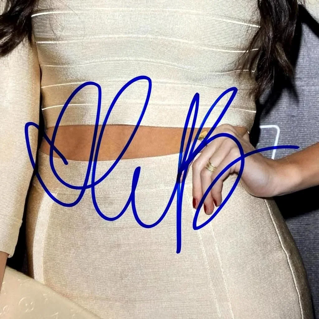 Chloe Bridges signed 8x10 Photo autograph Pretty Little Liars ~ BAS Beckett, image 2