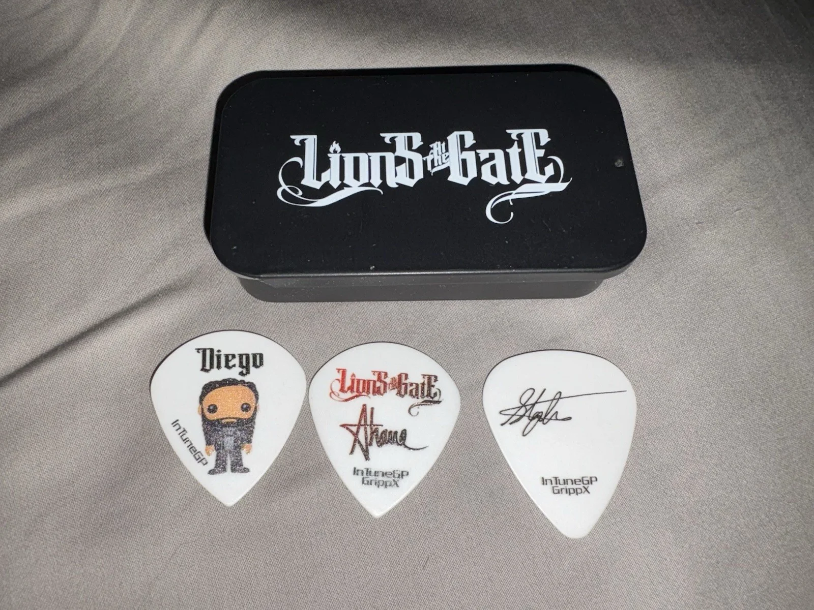 Lions At The Gate 2022 guitar pick tin. Former members of Ill Nino, изображение 2