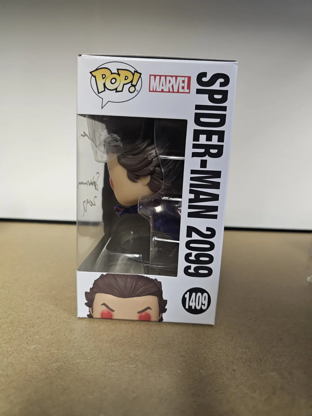 Oscar Isaac — Oscar Isaac Signed Funko Pop Spider-Man 2099 1409 Spider-Verse Autograph, изображение 2