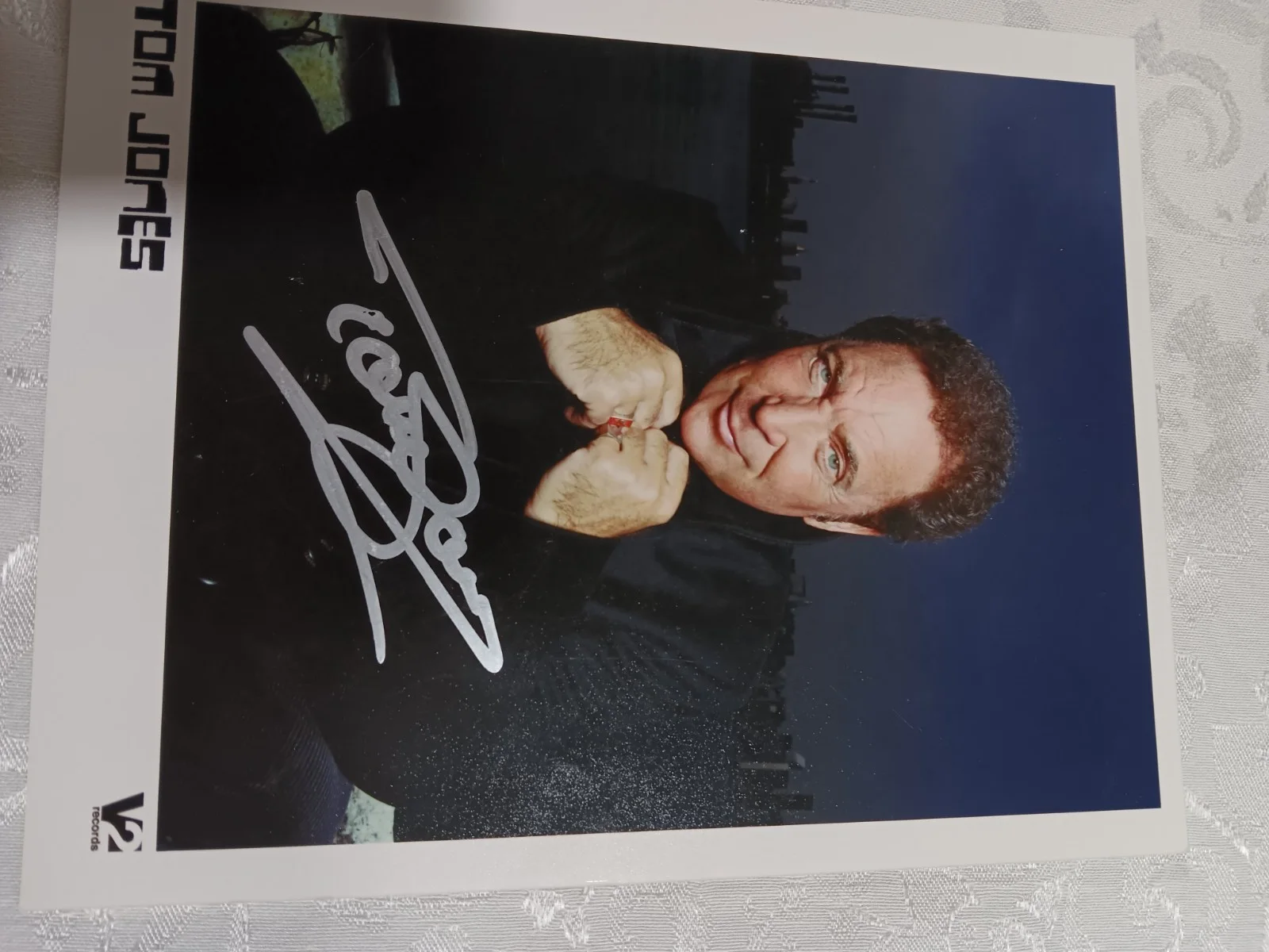 Tom Jones REAL hand SIGNED 8x10" Photo, image 2