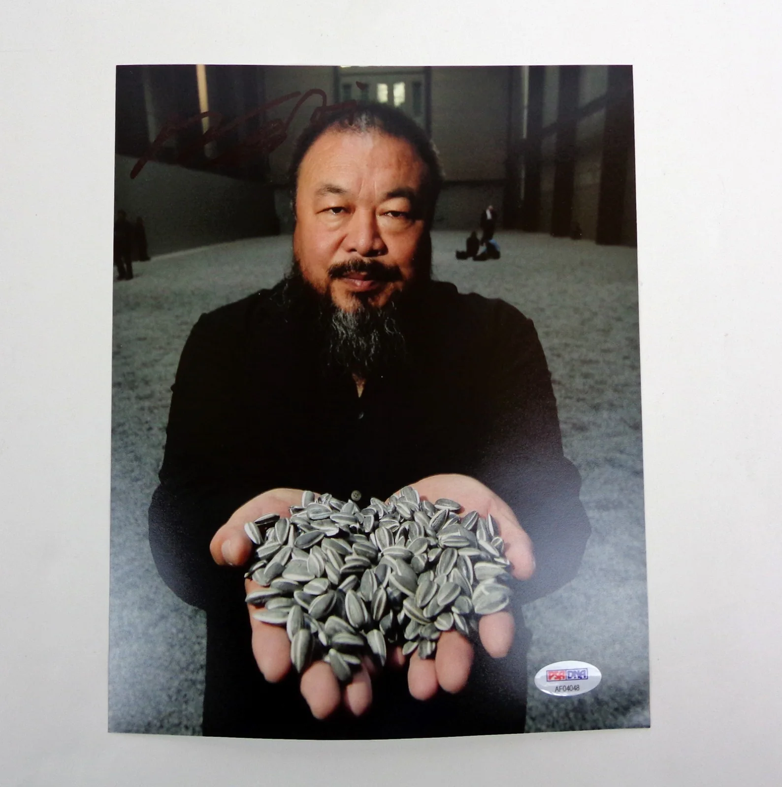 Ai Weiwei — Ai Weiwei Chinese Artist Signed Autograph 8x10 Photo PSA/DNA COA #2, изображение 2
