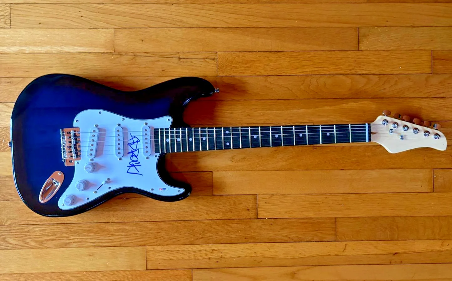 Ad Rock — AD ROCK SIGNED AUTOGRAPHED STRATOCASTER GUITAR BEASTIE BOYS INTERGALACTIC PSA, image 2