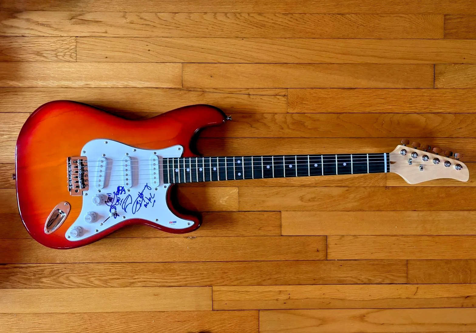 Angus Young — ANGUS YOUNG SIGNED AUTOGRAPHED STRAT GUITAR RARE SKETCH BACK IN BLACK AC/DC PSA, image 2