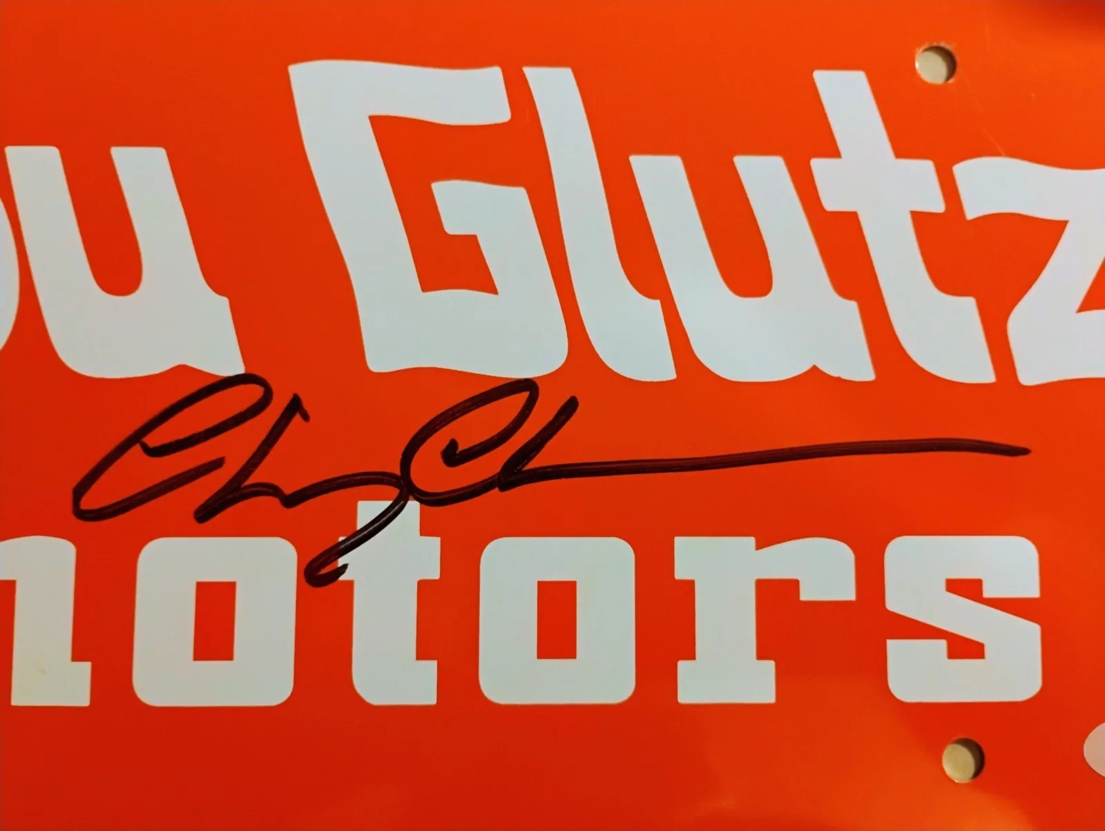 chevy chase — Chevy Chase Lou Glutz Motors Signed License Plate Beckett COA, изображение 2
