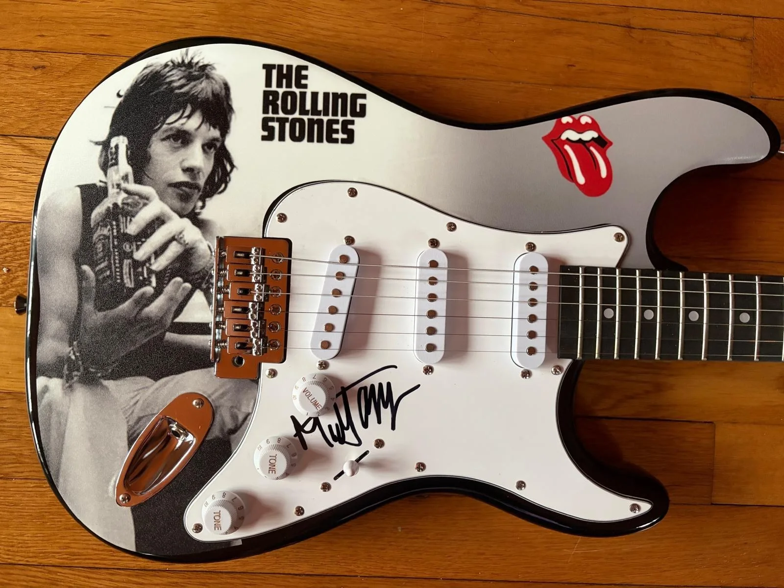 Mick Jagger — MICK JAGGER SIGNED AUTOGRAPH STRATOCASTER GUITAR ROLLING STONES RICHARDS JSA LOA, image 4