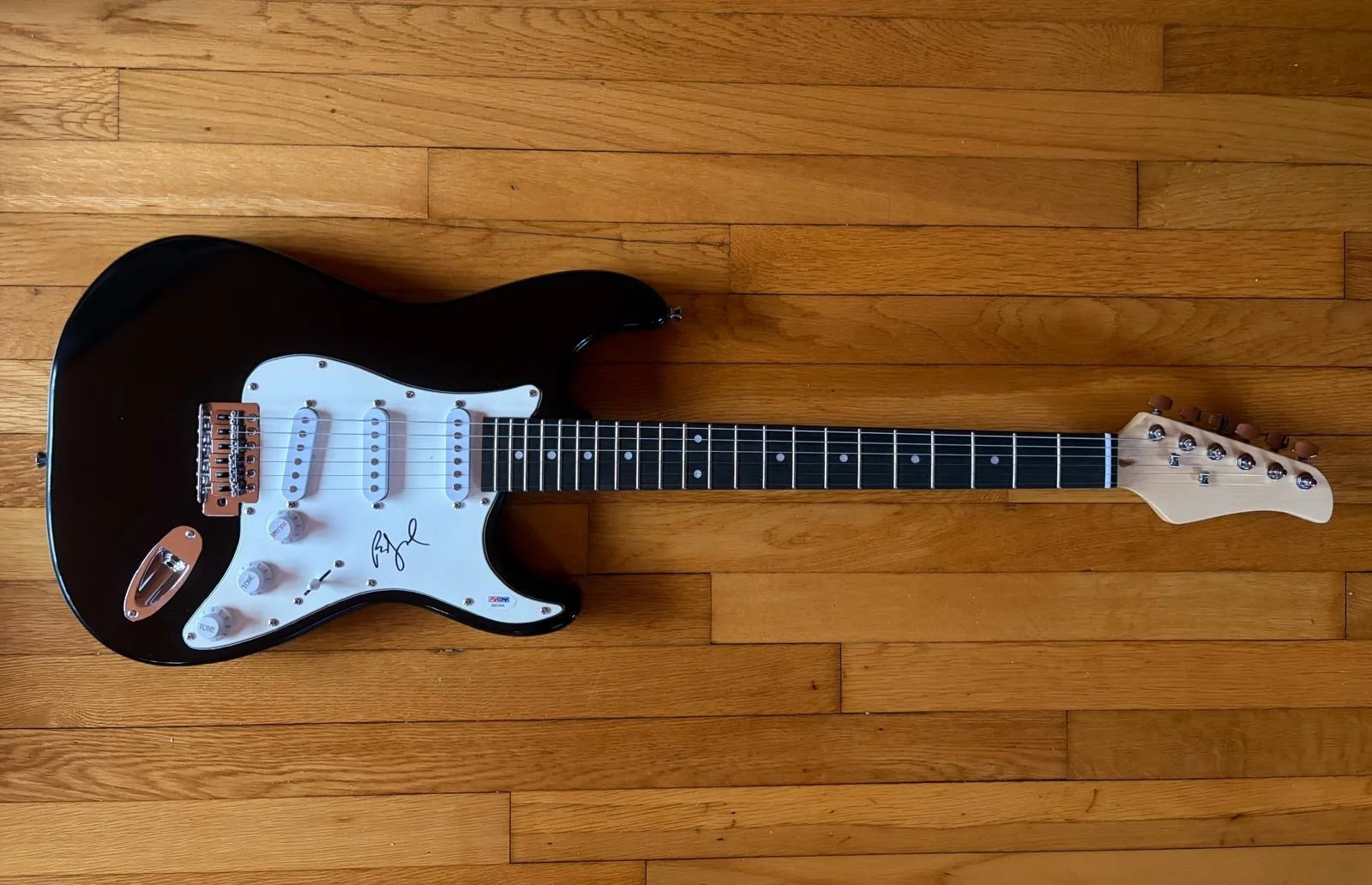Billy Joel — BILLY JOEL SIGNED AUTOGRAPH STRATOCASTER GUITAR THE STRANGER PIANO MAN 52ND PSA, изображение 2