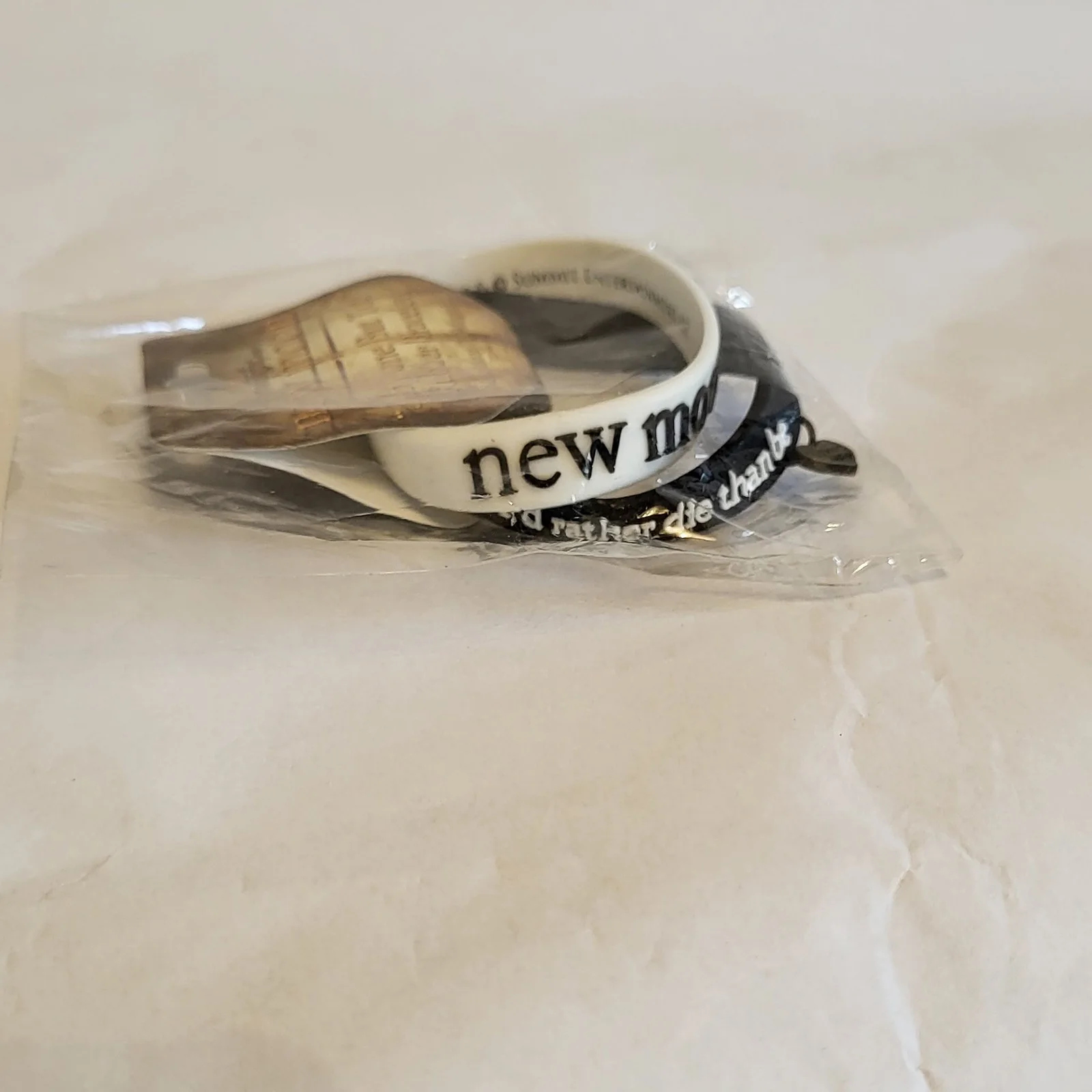 Twilight NECA Bracelet Set New Moon – “I’d Rather Die…” + Edward Charm - Sealed, изображение 5
