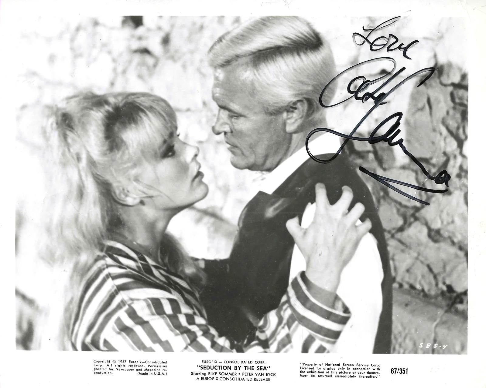 Elke Sommer Signed Studio Photo 1967 Europix Seduction By The Sea 8x10 Original, изображение 3