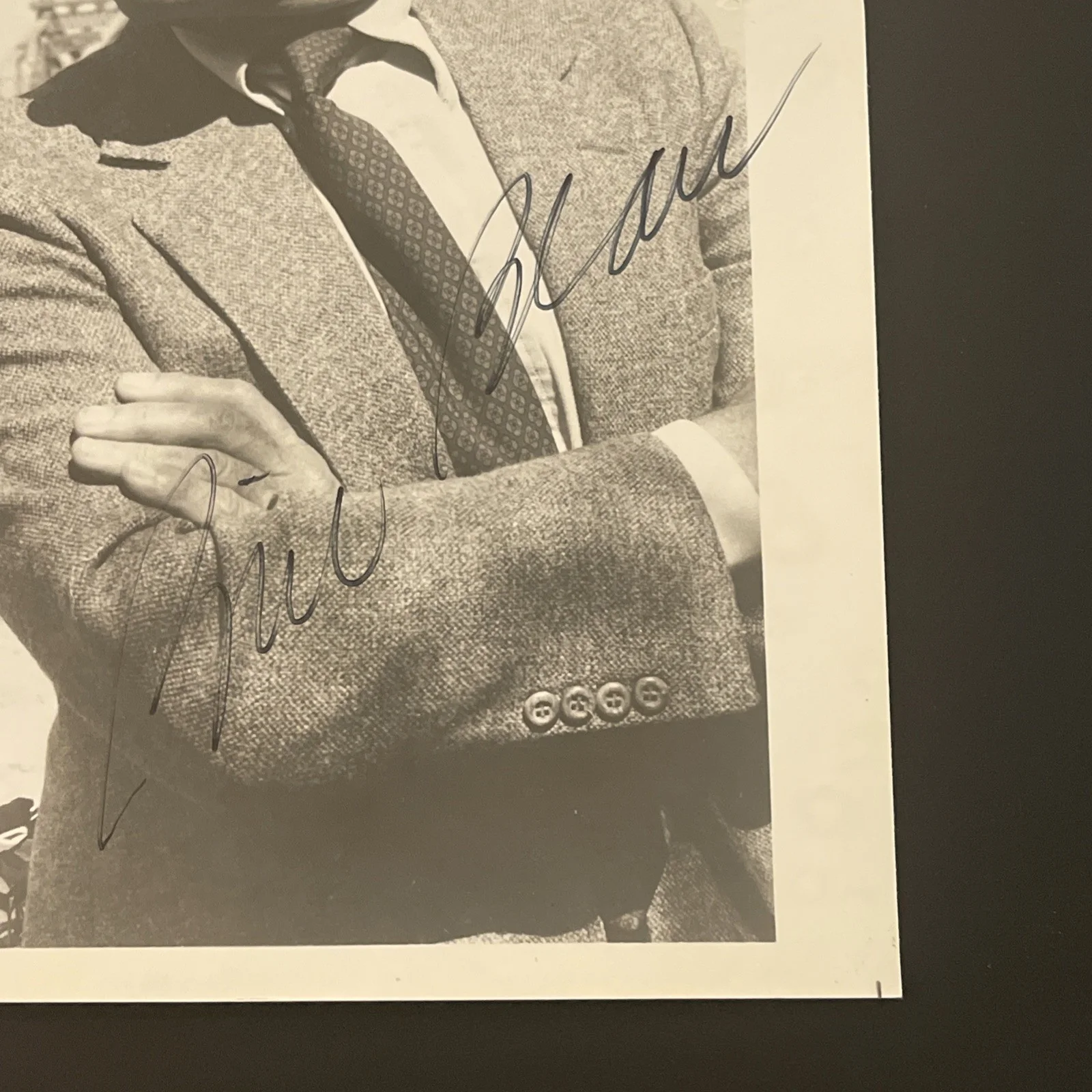 BILL BLASS American Fashion Designer: Hand Signed Celebrity Photo 8 x 10” / KSK, изображение 2