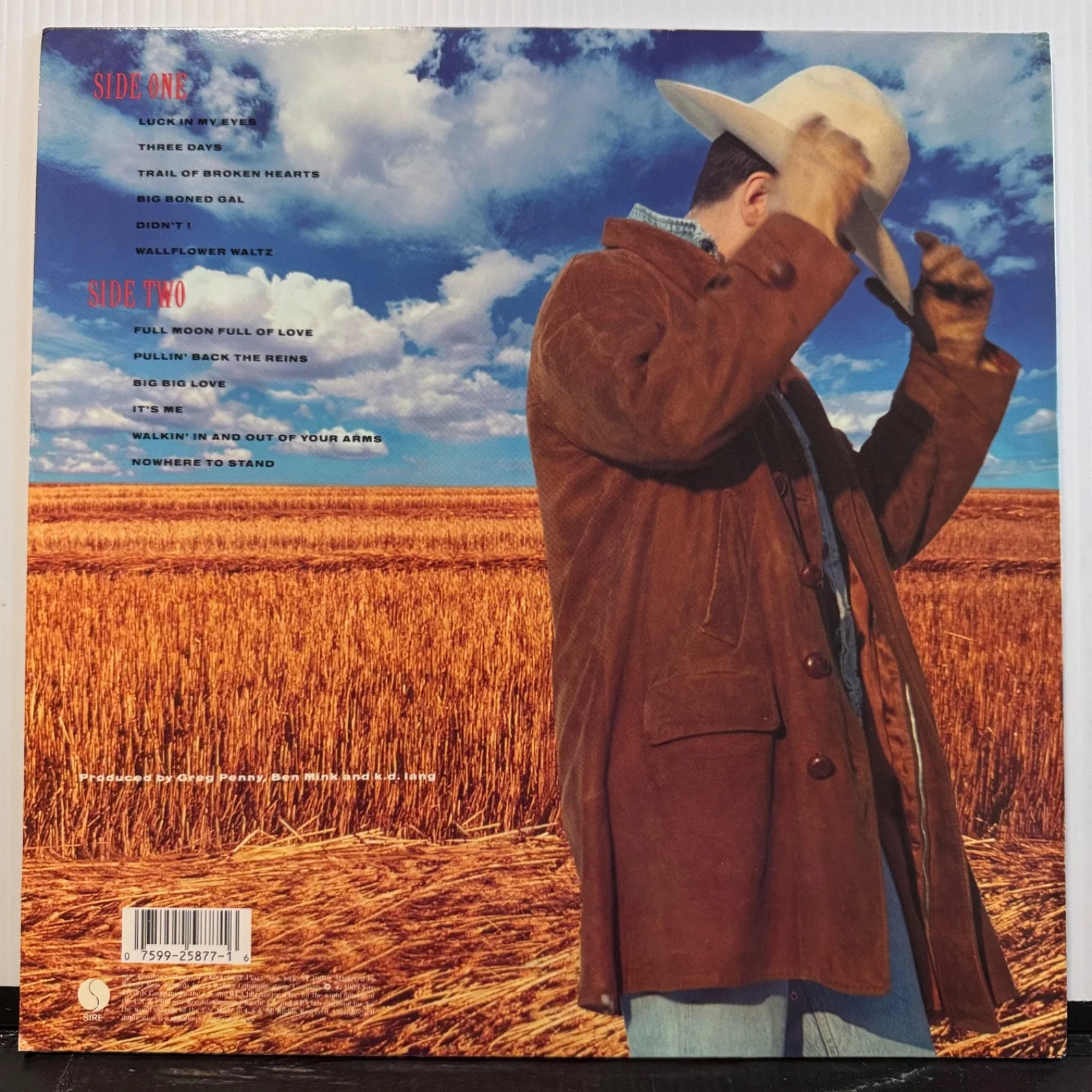 K.D. LANG "Absolute Torch And Twang" AUTOGRAPHED USA vinyl album SIRE 1-25877 NM, изображение 3