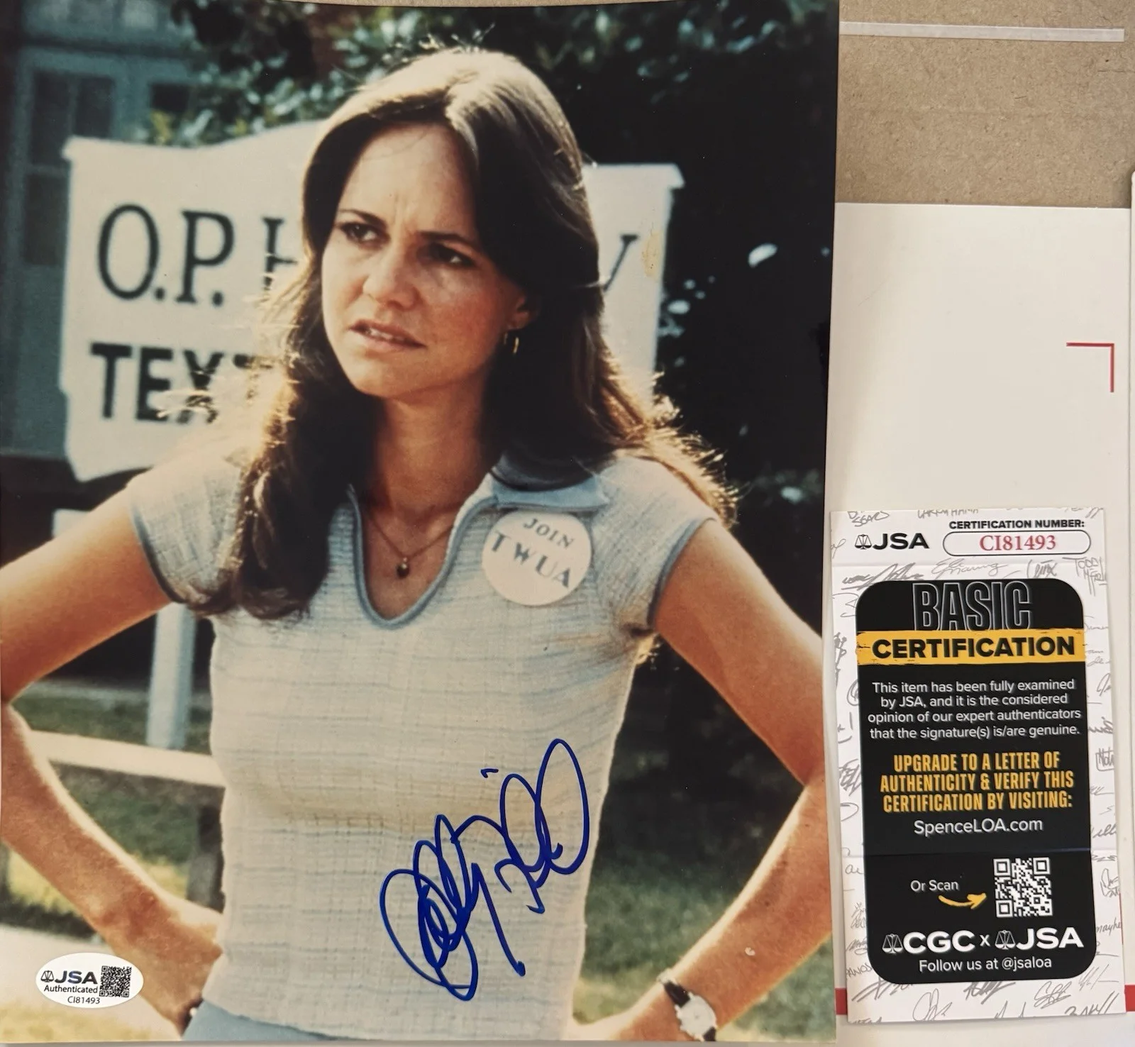 Sally Field — Sally Field , Autographed Signed , 8x10 Color Photo JSA
