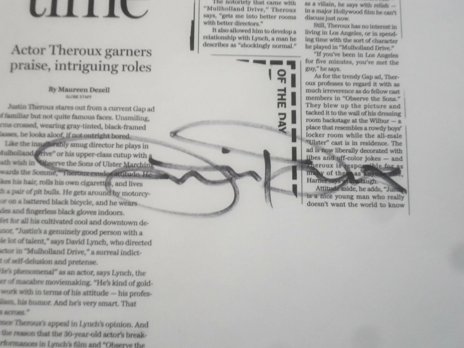 JUSTIN THEROUX 8x10 AUTOGRAPHED PHOTOGRAPH & NEWSPAPER ARTICLE- LOT OF 4, изображение 2