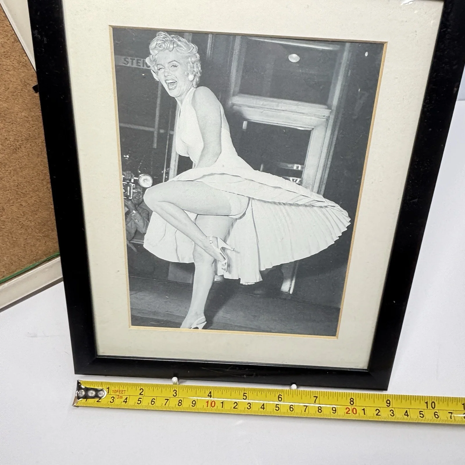 Framed MARILYN MONROE PICTURES x 3 Various Sizes b/w Classic Film Photos, изображение 2