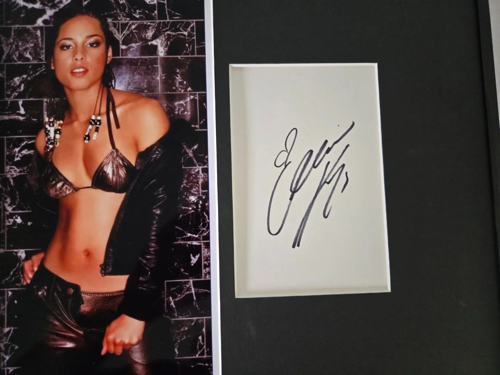 Alicia Keys Signed Photo Display Framed 12x18, изображение 2