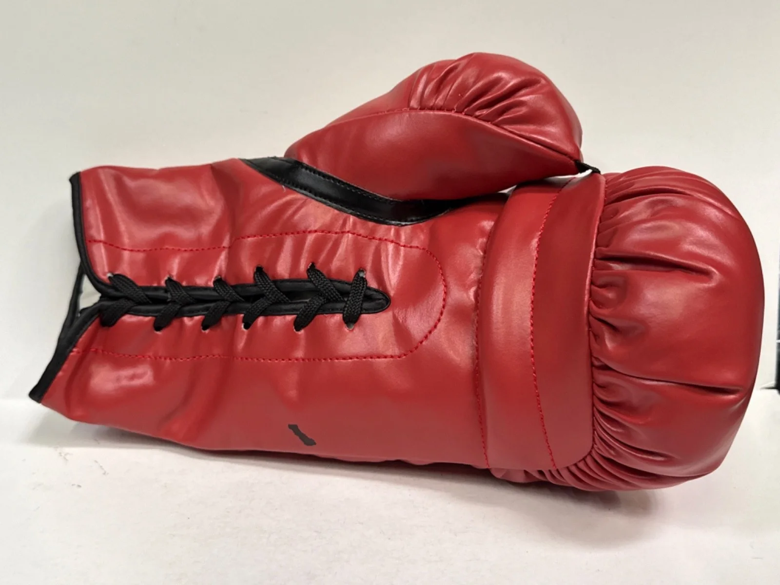 Dolph Lundgren — Dolph Lundgren Signed LH Red Everlast Boxing Glove 'Drago' JSA CH33783, image 3