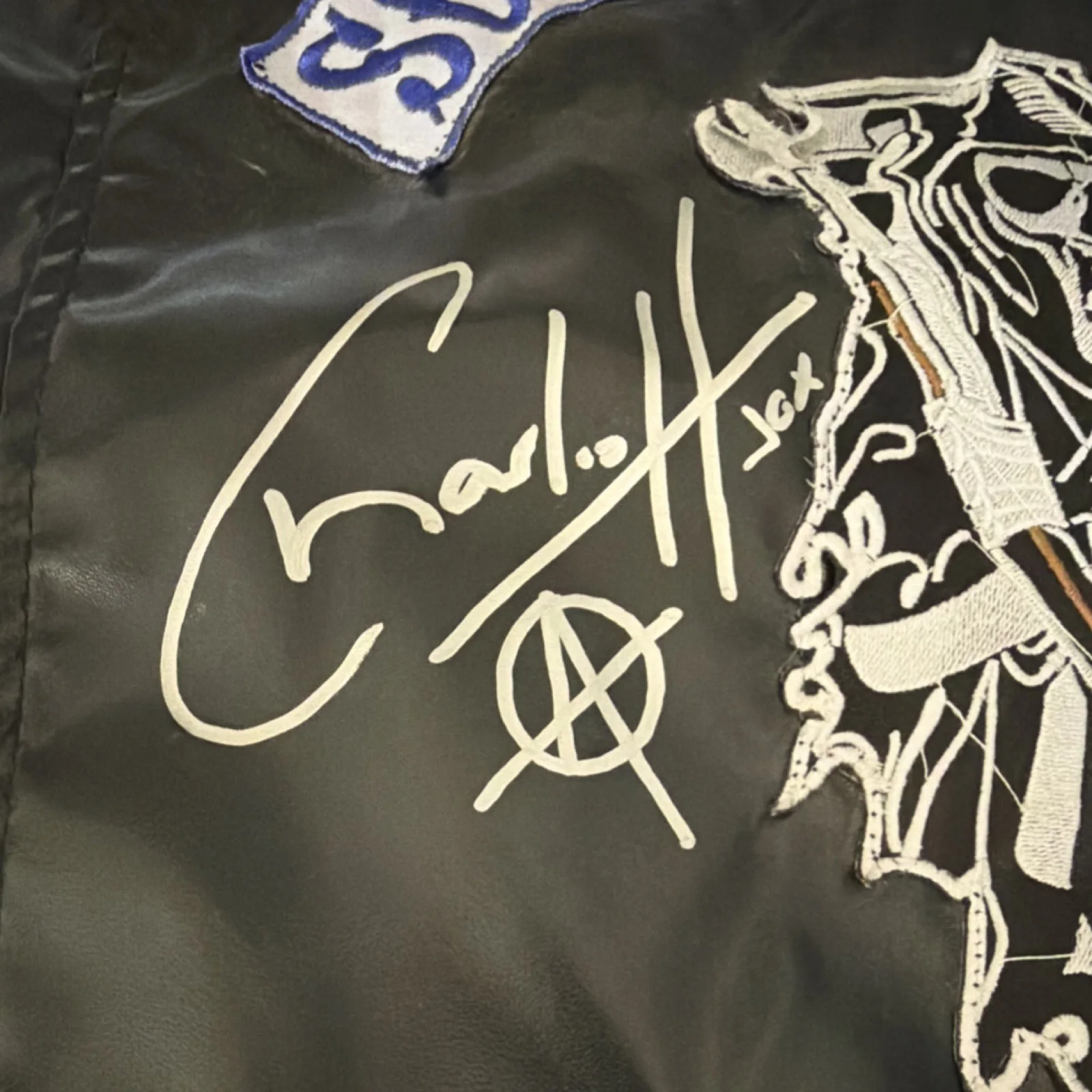 Charlie Hunnam — Charlie Hunnam Signed Sons of Anarchy Jacket Original Television JSA, image 3