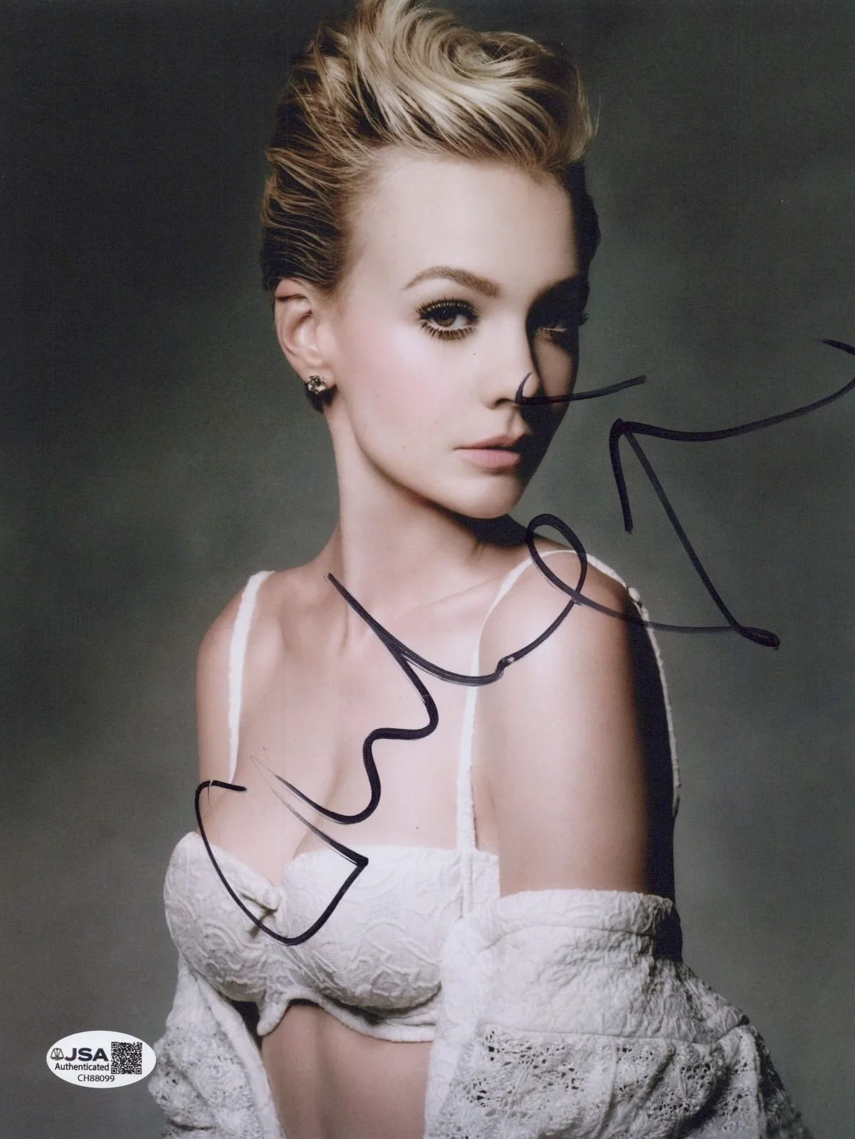 CAREY MULLIGAN — CAREY MULLIGAN Authentic Hand-Signed "THE GREAT GATSBY" 8x10 Photo (JSA COA)