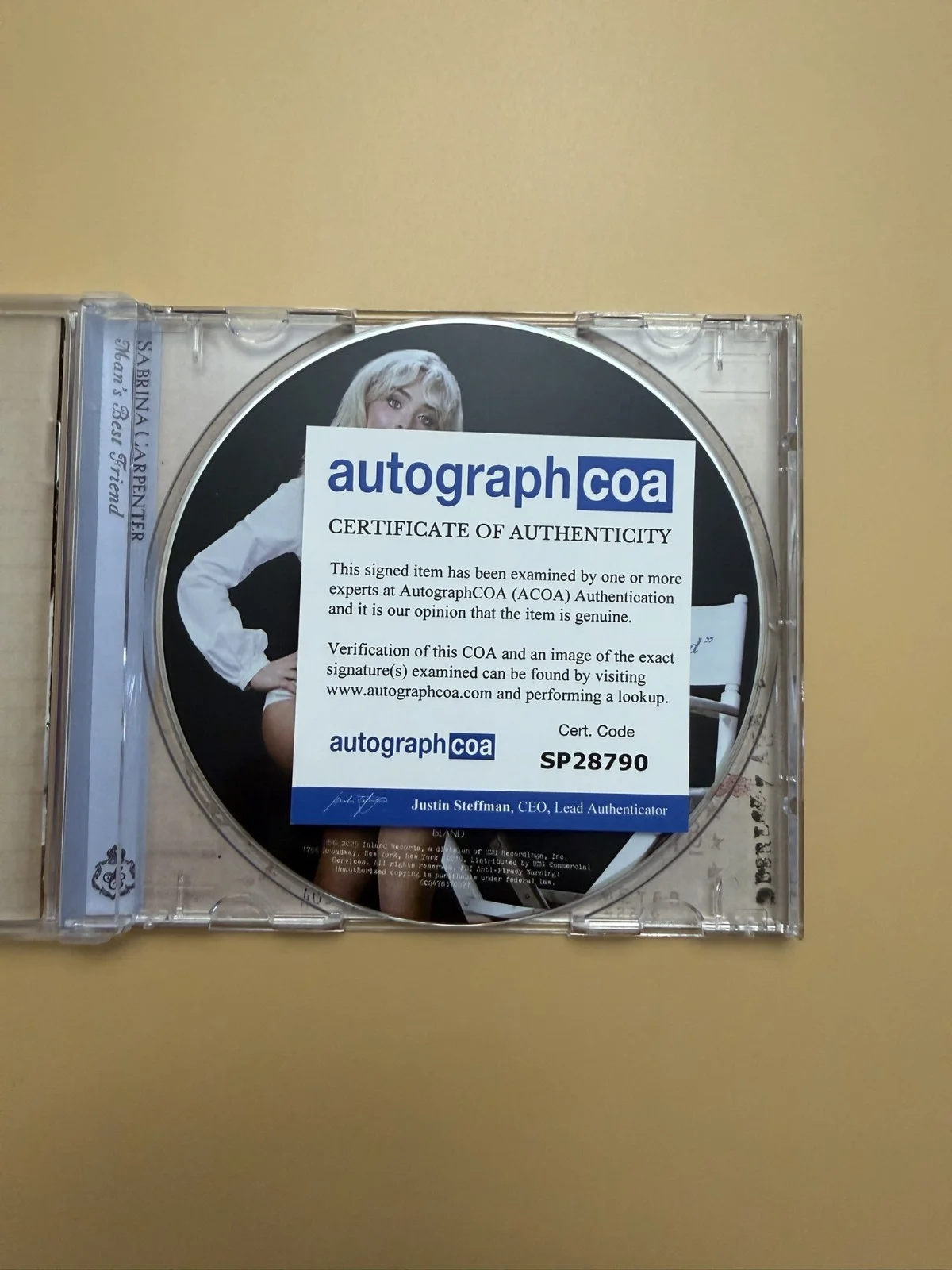 SIGNED Sabrina Carpenter CD Autograph Man’s Best Friend SP28790, изображение 3