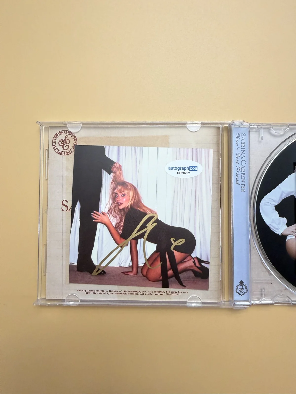 SIGNED Sabrina Carpenter Autograph Man’s Best Friend CD Album ACOA SP28792, image 2