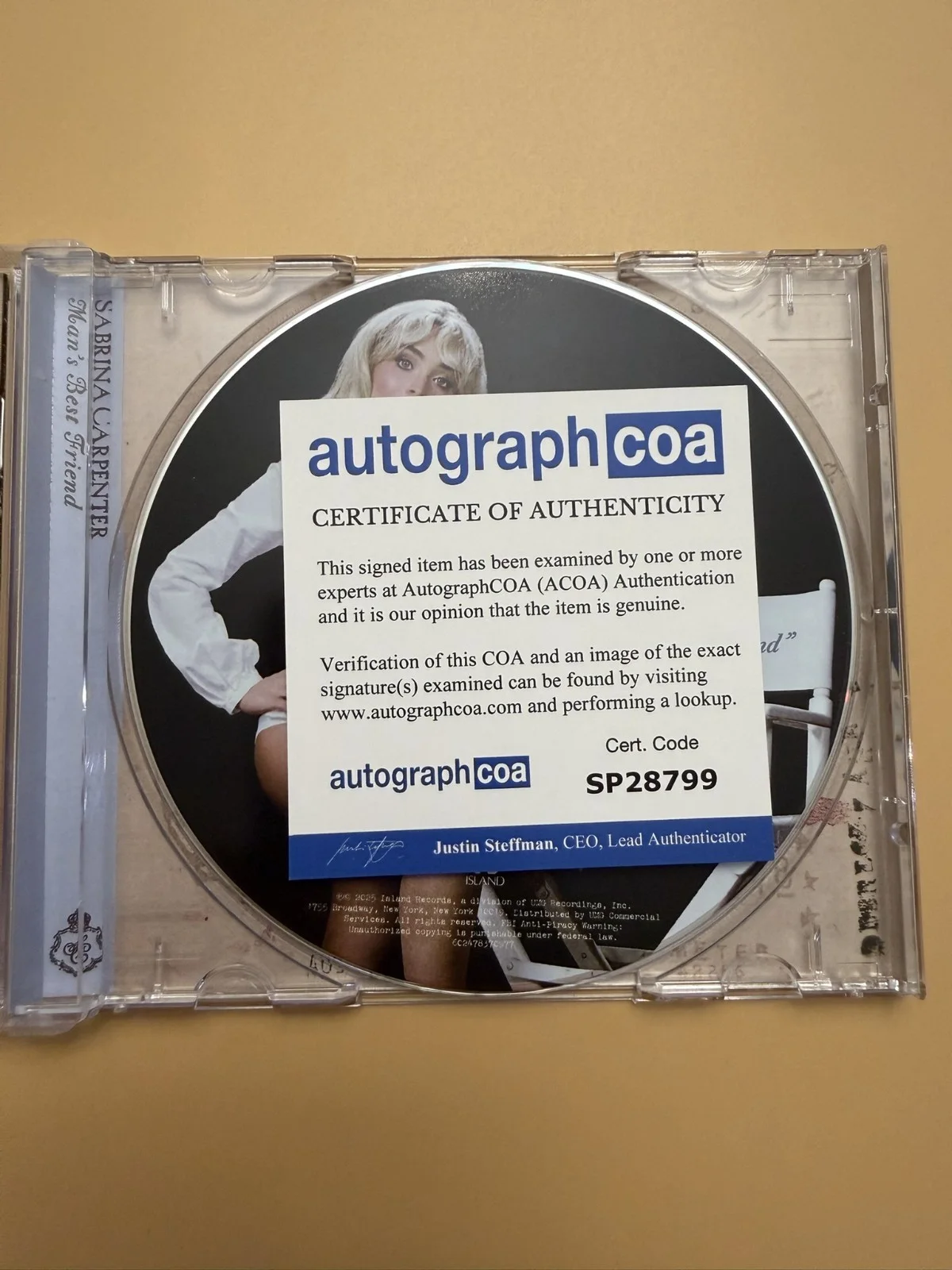 Sabrina Carpenter SIGNED CD Man’s Best Friend Autograph SP28799, изображение 3
