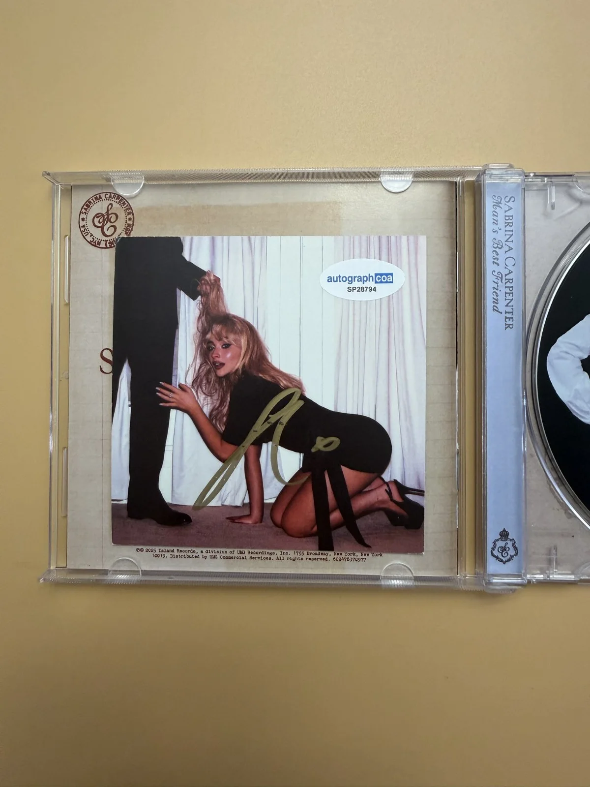 SIGNED Sabrina Carpenter Man’s Best Friend Autographed CD SP28794, image 2