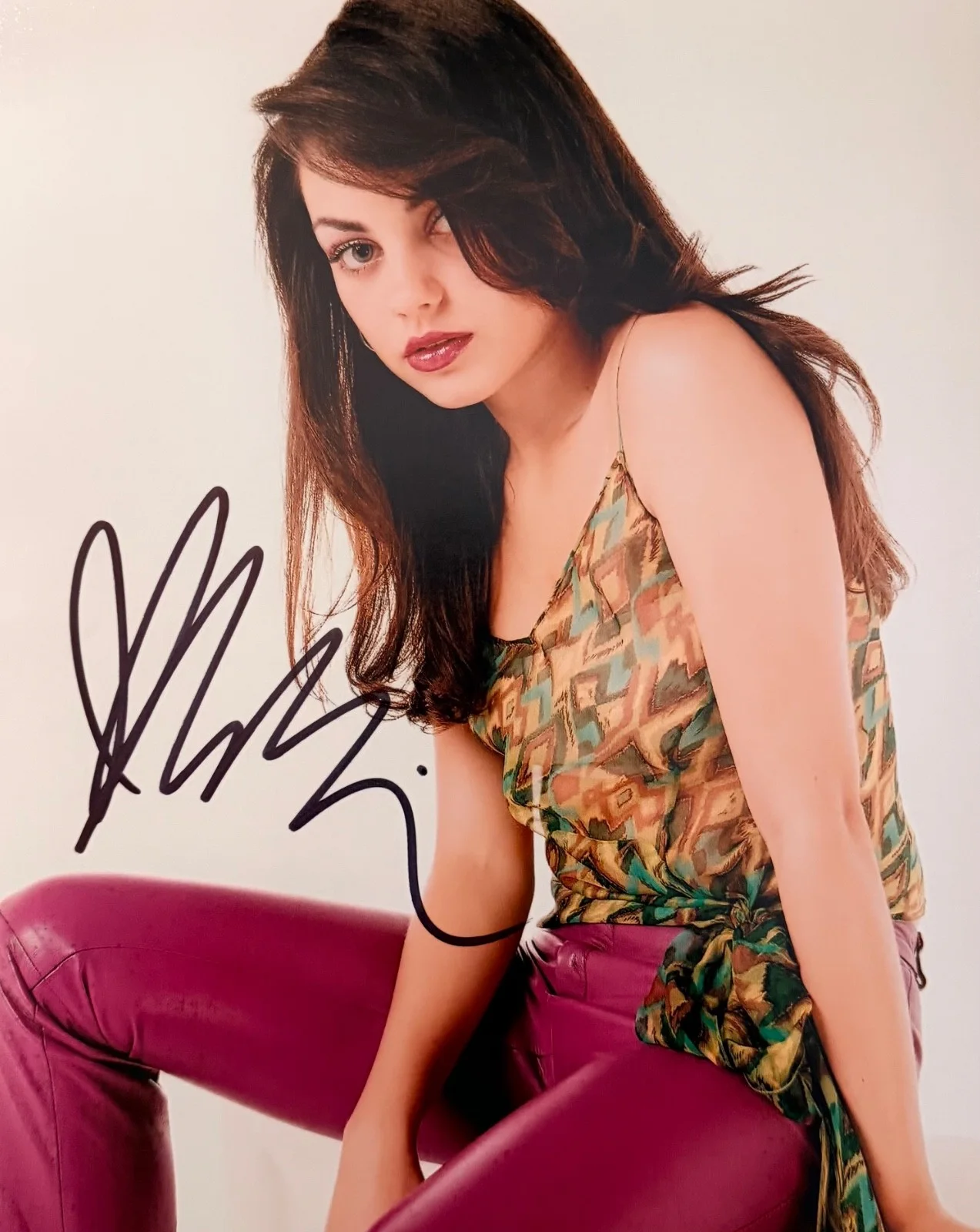 Mila Kunis — Mila Kunis Signed 8x10 Photo Autograph COA Classic Studio Portrait