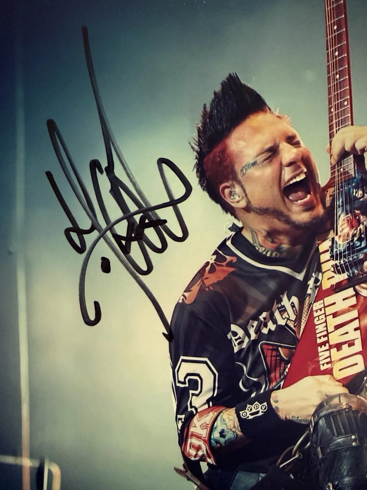 Jason Hook SIGNED Five Finger Death Punch 8x10 Photo Guitarist EXACT PROOF G2, изображение 2